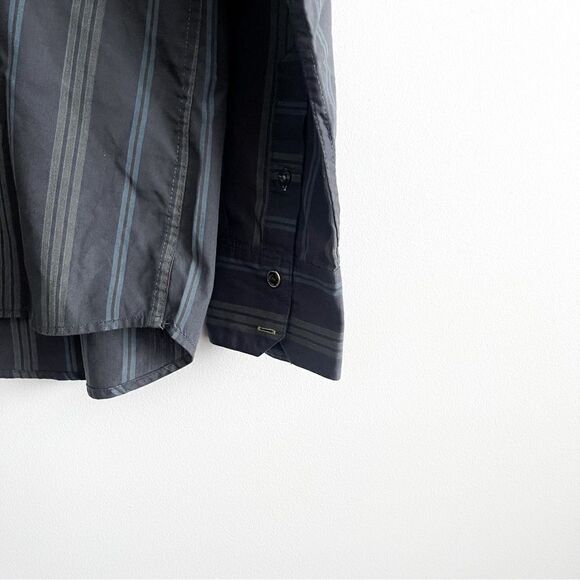 Quiksilver Shirt Striped Gray Blue Button Up Men's M - Picture 8 of 11